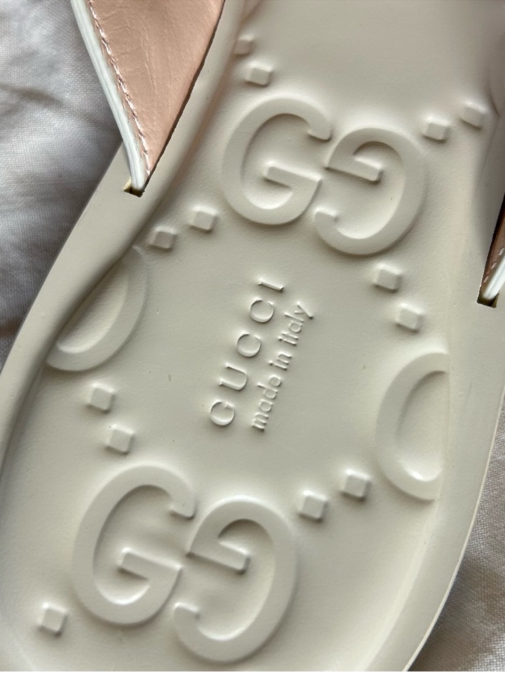 Gucci
Nadeline Interlocking Gs Thong Sandals GG Embossed Leather with Box - Picture 6 of 10